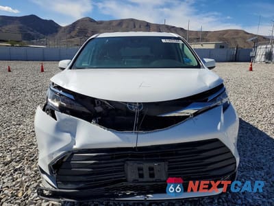 Piąte zdjęcie samochodu w środku: 2023 TOYOTA SIENNA LE 8-PASSENGER VIN:5TDKRKEC8PS163984 - miniatura