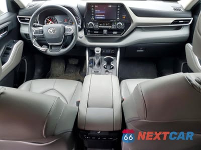 Zdjęcie 8 z 14 samochodu: 2022 TOYOTA HIGHLANDER XLE VIN:5TDHZRBH8NS581817 - miniatura