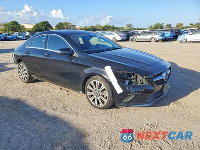 Czwarte zdjęcie samochodu z boku: 2019 MERCEDES-BENZ CLA 250 VIN:WDDSJ4EB2KN718717 - miniatura