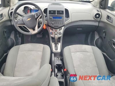 Zdjęcie 8 z 12 samochodu: 2015 CHEV SONIC LS VIN:1G1JA5SH0F4167440 - miniatura