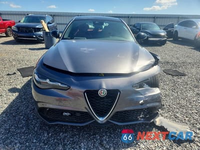 Piąte zdjęcie samochodu w środku: 2024 ALFA ROMEO GIULIA TI VIN:ZARFAMBN8R7682837 - miniatura