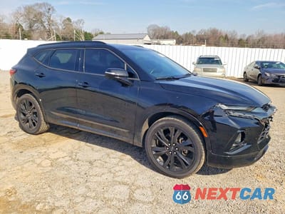 Czwarte zdjęcie samochodu z boku: 2019 CHEVROLET BLAZER RS VIN:3GNKBERSXKS704584 - miniatura
