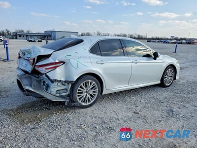 Trzecie zdjęcie samochodu z tyłu: 2020 TOYOTA CAMRY HYBRID XLE VIN:4T1F31AK4LU521738 - miniatura