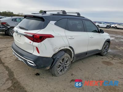 Trzecie zdjęcie samochodu z tyłu: 2021 KIA SELTOS S VIN:KNDEUCAAXM7156580 - miniatura