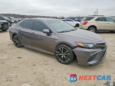 Czwarte zdjęcie samochodu z boku: 2018 TOYOTA CAMRY SE VIN:4T1B11HK0JU538687 - miniatura