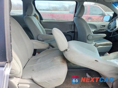 Zdjęcie 11 z 13 samochodu: 2013 TOYOTA SIENNA L 7-PASSENGER VIN:5TDZK3DC6DS317579 - miniatura