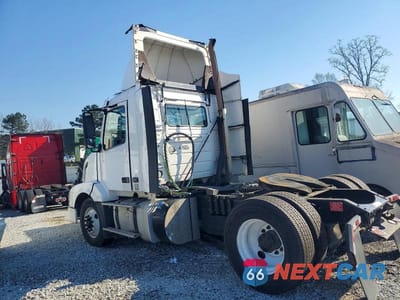 Trzecie zdjęcie samochodu z tyłu: 2015 VOLVO VNL SEMI TRUCK VIN:4V4N19TG7FN922782 - miniatura