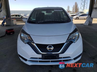 Piąte zdjęcie samochodu w środku: 2017 NISSAN VERSA NOTE SV VIN:3N1CE2CP5HL373717 - miniatura