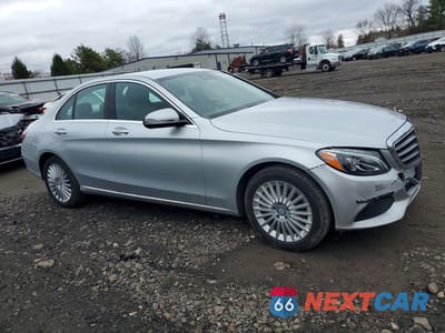 Czwarte zdjęcie samochodu z boku: 2017 MERCEDES-BENZ C 300 4MATIC VIN:55SWF4KBXHU202788 - miniatura