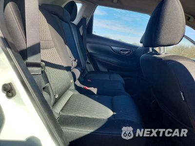 Zdjęcie 10 z 12 samochodu: 2017 NISSAN ROGUE S VIN:KNMAT2MV8HP529874 - miniatura