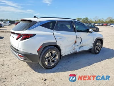 Trzecie zdjęcie samochodu z tyłu: 2026 HYUNDAI TUCSON SEL VIN:5NMJB3DE5TH615542 - miniatura