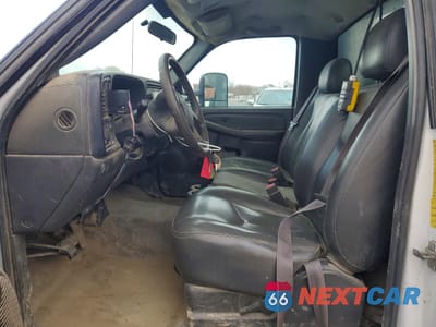 Zdjęcie 7 z 14 samochodu: 2004 CHEVROLET SILVERADO C3500 VIN:1GBJC34U24E235622 - miniatura