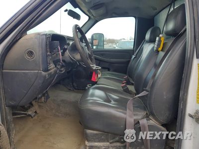 Zdjęcie 7 z 14 samochodu: 2004 CHEVROLET SILVERADO C3500 VIN:1GBJC34U24E235622 - miniatura