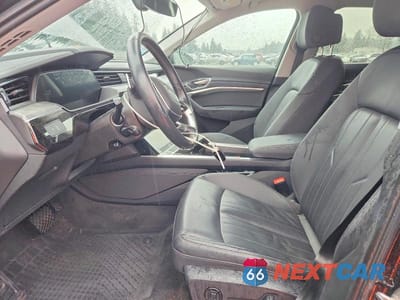 Zdjęcie 7 z 13 samochodu: 2021 AUDI E-TRON PREMIUM VIN:WA1AAAGEXMB021371 - miniatura