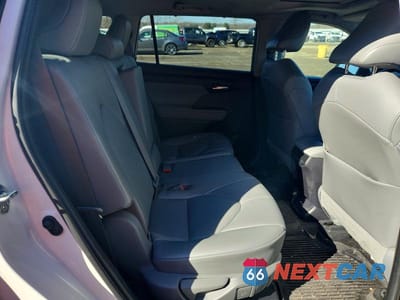 Zdjęcie 11 z 12 samochodu: 2021 TOYOTA HIGHLANDER XLE VIN:5TDGZRBH6MS536448 - miniatura