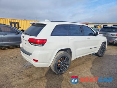 Trzecie zdjęcie samochodu z tyłu: 2022 JEEP GRAND CHEROKEE LAREDO E VIN:1C4RJFAG6NC114674 - miniatura