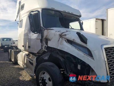 Zdjęcie 9 z 10 samochodu: 2023 VOLVO VNL SEMI TRUCK VIN:4V4NC9EH5PN631098 - miniatura