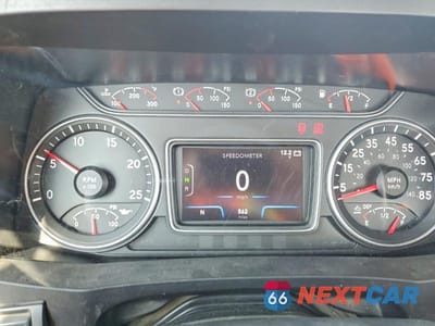 Zdjęcie 8 z 10 samochodu: 2019 INTERNATIONAL LT625 SEMI TRUCK VIN:3HSDZTZR1KN136276 - miniatura