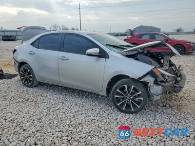 Czwarte zdjęcie samochodu z boku: 2019 TOYOTA COROLLA SE VIN:5YFBURHE7KP915700 - miniatura