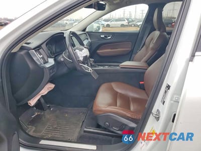 Zdjęcie 7 z 12 samochodu: 2020 VOLVO XC60 T5 MOMENTUM VIN:YV4102RK5L1421924 - miniatura