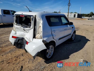 Trzecie zdjęcie samochodu z tyłu: 2011 KIA SOUL + VIN:KNDJT2A2XB7718706 - miniatura