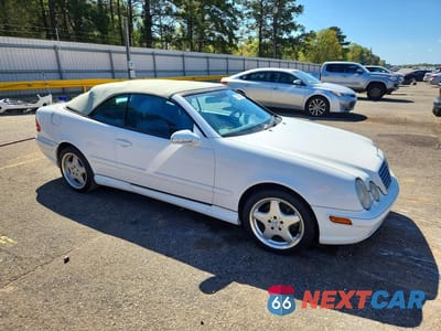 Czwarte zdjęcie samochodu z boku: 2001 MERCEDES-BENZ CLK 430 VIN:WDBLK70G71T076665 - miniatura