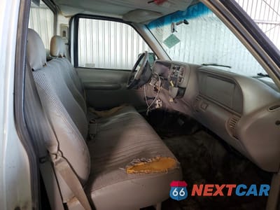 Zdjęcie 10 z 12 samochodu: 1998 GMC SIERRA C1500 VIN:1GTEC14W9WZ541473 - miniatura