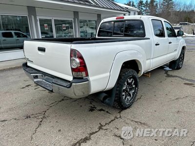Czwarte zdjęcie samochodu z boku: 2011 TOYOTA TACOMA V6 VIN:5TFMU4FN1BX003435 - miniatura
