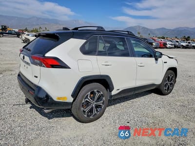 Trzecie zdjęcie samochodu z tyłu: 2021 TOYOTA RAV4 PRIME XSE VIN:JTMFB3FV4MD065358 - miniatura