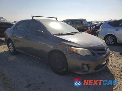 Czwarte zdjęcie samochodu z boku: 2013 TOYOTA COROLLA BASE VIN:2T1BU4EE1DC986627 - miniatura