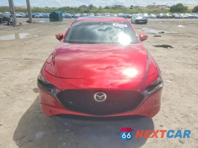 Piąte zdjęcie samochodu w środku: 2022 MAZDA 3 PREMIUM VIN:JM1BPAML0N1509389 - miniatura