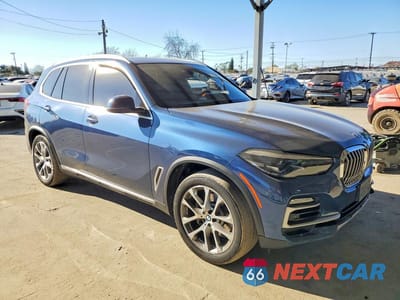 Czwarte zdjęcie samochodu z boku: 2020 BMW X5 SDRIVE 40I VIN:5UXCR4C06L9B54526 - miniatura