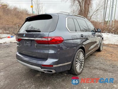 Czwarte zdjęcie samochodu z boku: 2019 BMW X7 XDRIVE40I VIN:5UXCW2C52KLB43713 - miniatura