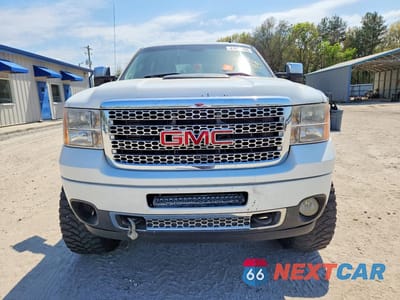 Piąte zdjęcie samochodu w środku: 2013 GMC SIERRA K2500 DENALI VIN:1GT125E85DF193176 - miniatura