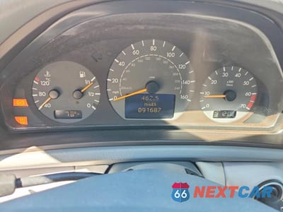 Zdjęcie 9 z 12 samochodu: 2001 MERCEDES-BENZ CLK 430 VIN:WDBLK70G71T076665 - miniatura