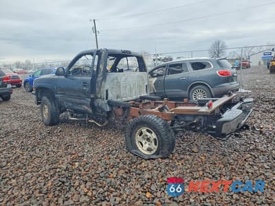 Drugie zdjęcie samochodu z przodu: 1999 CHEVROLET SILVERADO K1500 VIN:1GCEK14TXXE165139 - miniatura