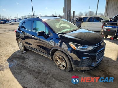Czwarte zdjęcie samochodu z boku: 2019 CHEVROLET TRAX 1LT VIN:KL7CJLSB1KB747198 - miniatura