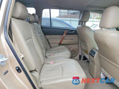 Zdjęcie 11 z 12 samochodu: 2008 TOYOTA HIGHLANDER LIMITED VIN:JTEES42A682011917 - miniatura