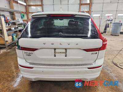 Zdjęcie 6 z 12 samochodu: 2022 VOLVO XC60 B5 MOMENTUM VIN:YV4L12RK2N1965404 - miniatura