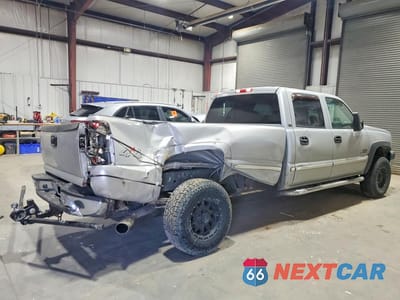 Trzecie zdjęcie samochodu z tyłu: 2006 CHEVROLET SILVERADO K3500 VIN:1GCHK33D26F178740 - miniatura