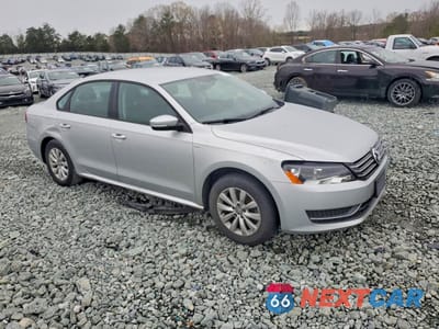 Czwarte zdjęcie samochodu z boku: 2014 VOLKSWAGEN PASSAT S VIN:1VWAT7A32EC070700 - miniatura
