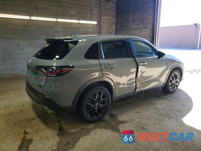 Trzecie zdjęcie samochodu z tyłu: 2024 HONDA HR-V SPORT VIN:3CZRZ2H51RM725801 - miniatura