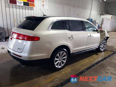 Trzecie zdjęcie samochodu z tyłu: 2015 LINCOLN MKT VIN:2LMHJ5FK5FBL03191 - miniatura