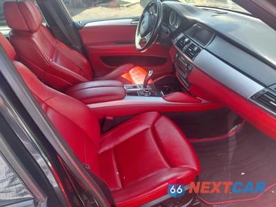 Piąte zdjęcie samochodu w środku: 2013 BMW X5 M VIN:5YMGY0C57DLL15713 - miniatura