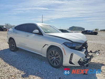 Czwarte zdjęcie samochodu z boku: 2026 BMW X6 XDRIVE40I VIN:5UX33EX08T9297010 - miniatura