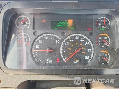 Zdjęcie 8 z 10 samochodu: 2016 FREIGHTLINER CASCADIA 125 SEMI TRUCK VIN:1FUBGEDV0GLHC5640 - miniatura
