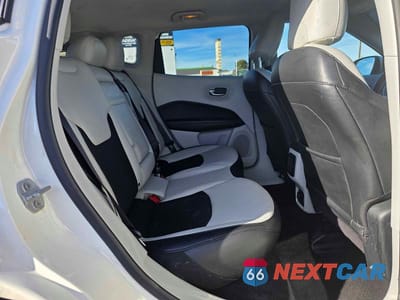 Zdjęcie 6 z 10 samochodu: 2019 JEEP COMPASS LATITUDE VIN:3C4NJCBB3KT801255 - miniatura
