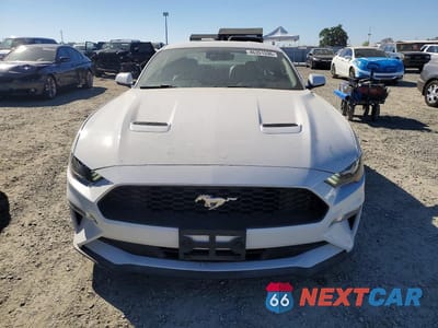 Piąte zdjęcie samochodu w środku: 2020 FORD MUSTANG VIN:1FA6P8TH5L5173502 - miniatura