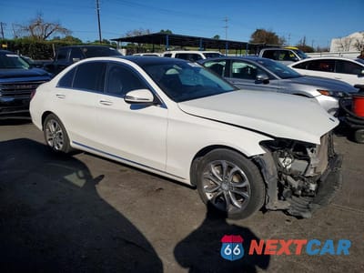 Czwarte zdjęcie samochodu z boku: 2016 MERCEDES-BENZ C 300 VIN:55SWF4JB3GU112754 - miniatura