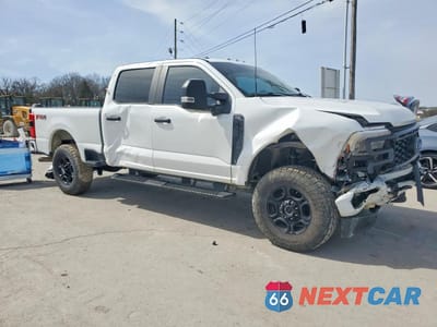 Czwarte zdjęcie samochodu z boku: 2024 FORD F350 VIN:1FT8W3BN2REC97834 - miniatura